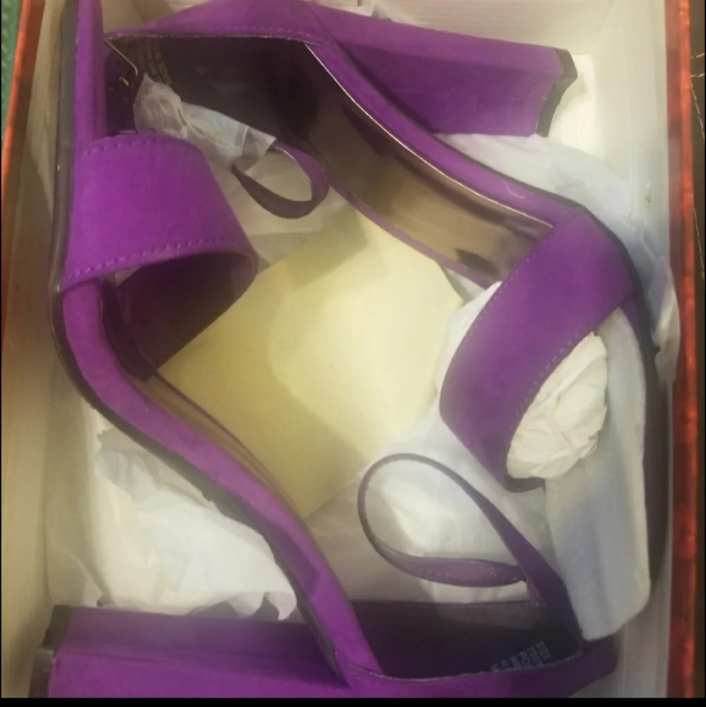 Heels - Picture 2 of 3